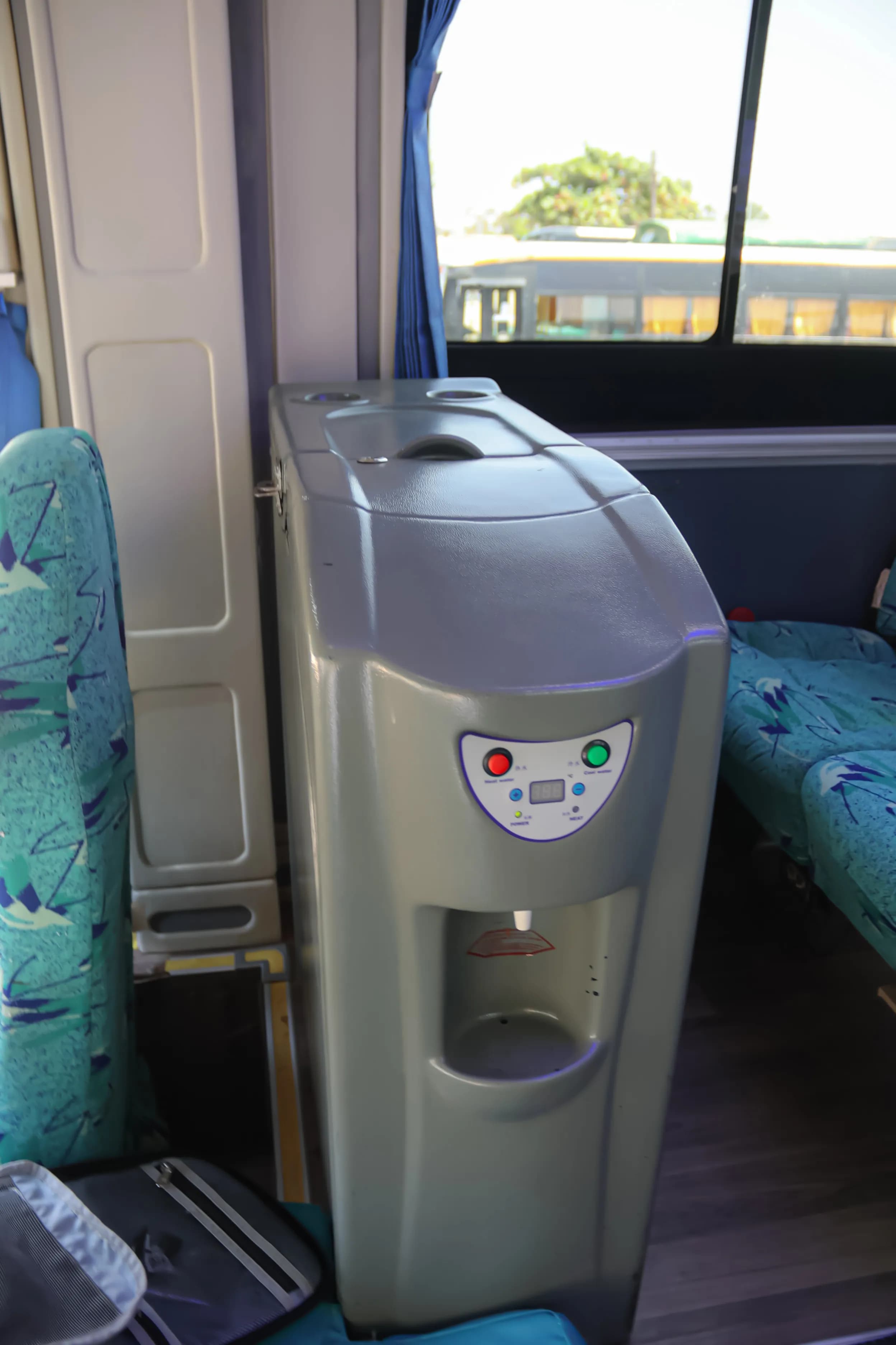 Picha ya karibu ya viti na sehemu za kutegemea kichwa